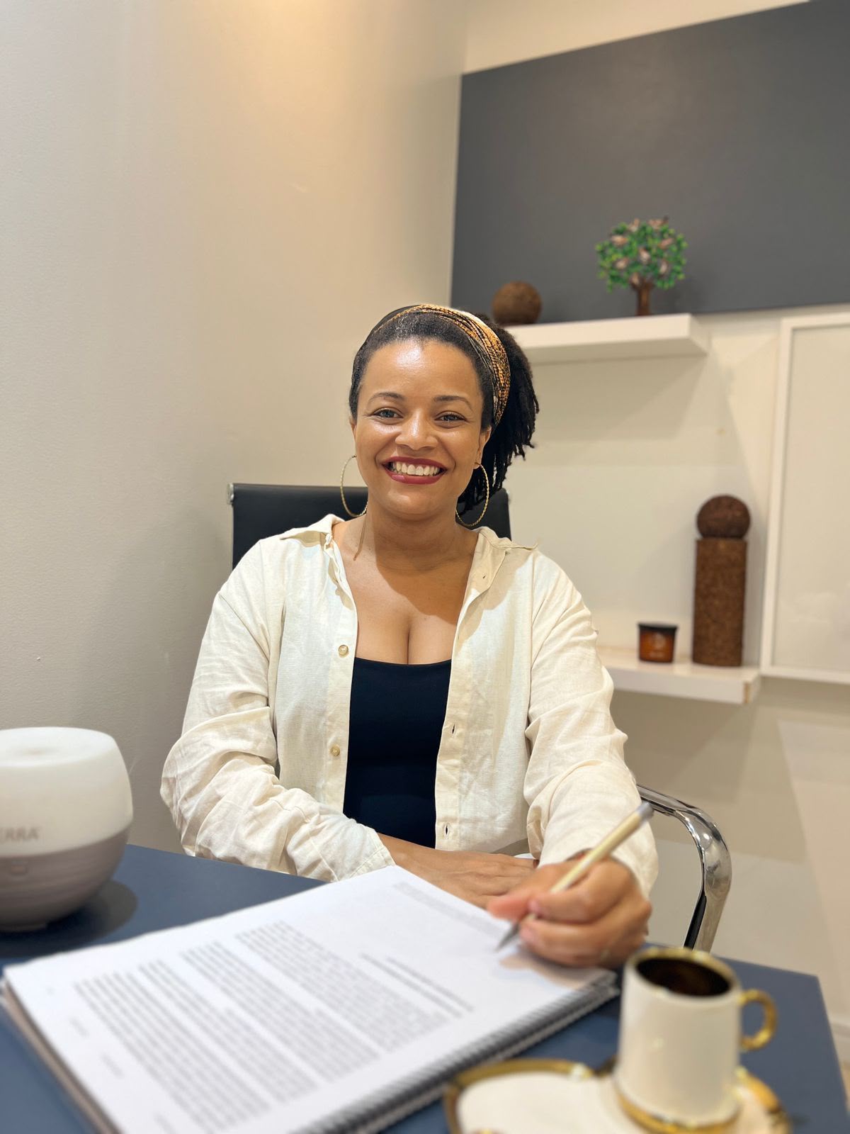 Lorena Souza é terapeuta integrativa e bruxa