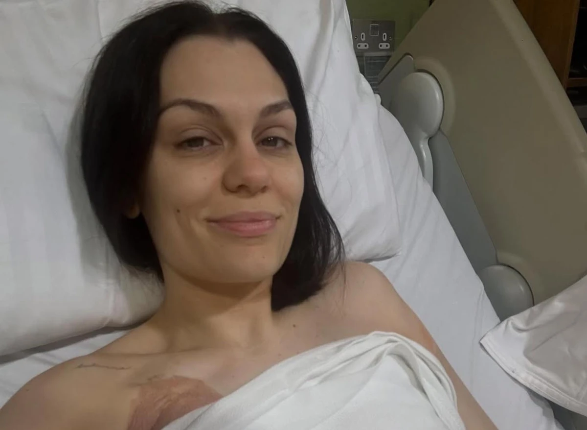 A cantora Jessie J enfrenta um câncer de mama