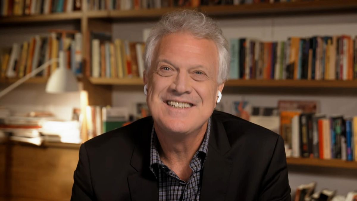 Pedro Bial terá Tadeu Schmidt e especial com 30 ex-BBBs em estreia de nova temporada
