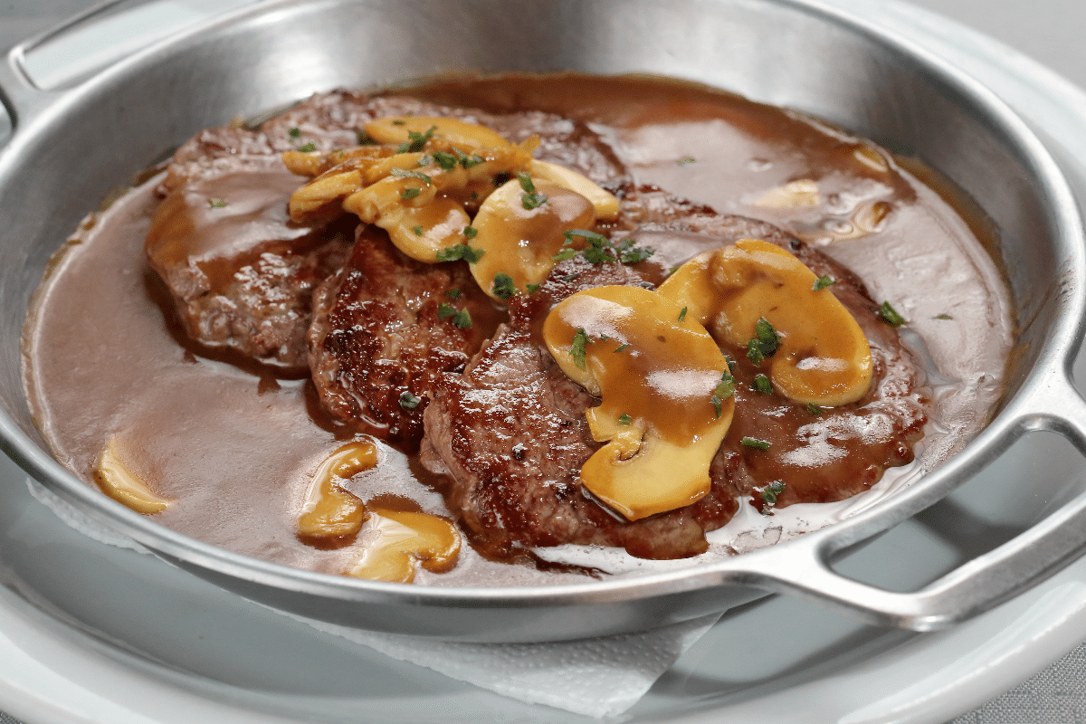 Filé-mignon ao molho madeira: receita fácil e rápida para um jantar especial 2 Filé-mignon ao molho madeira
