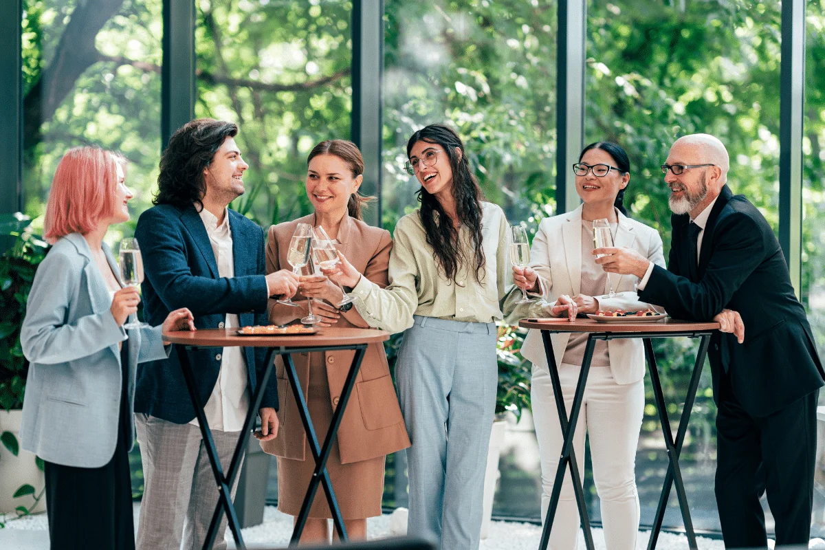 A escolha do local deve considerar as demandas da empresa antes, durante e depois do evento (Imagem: oneinchpunch | Shutterstock)