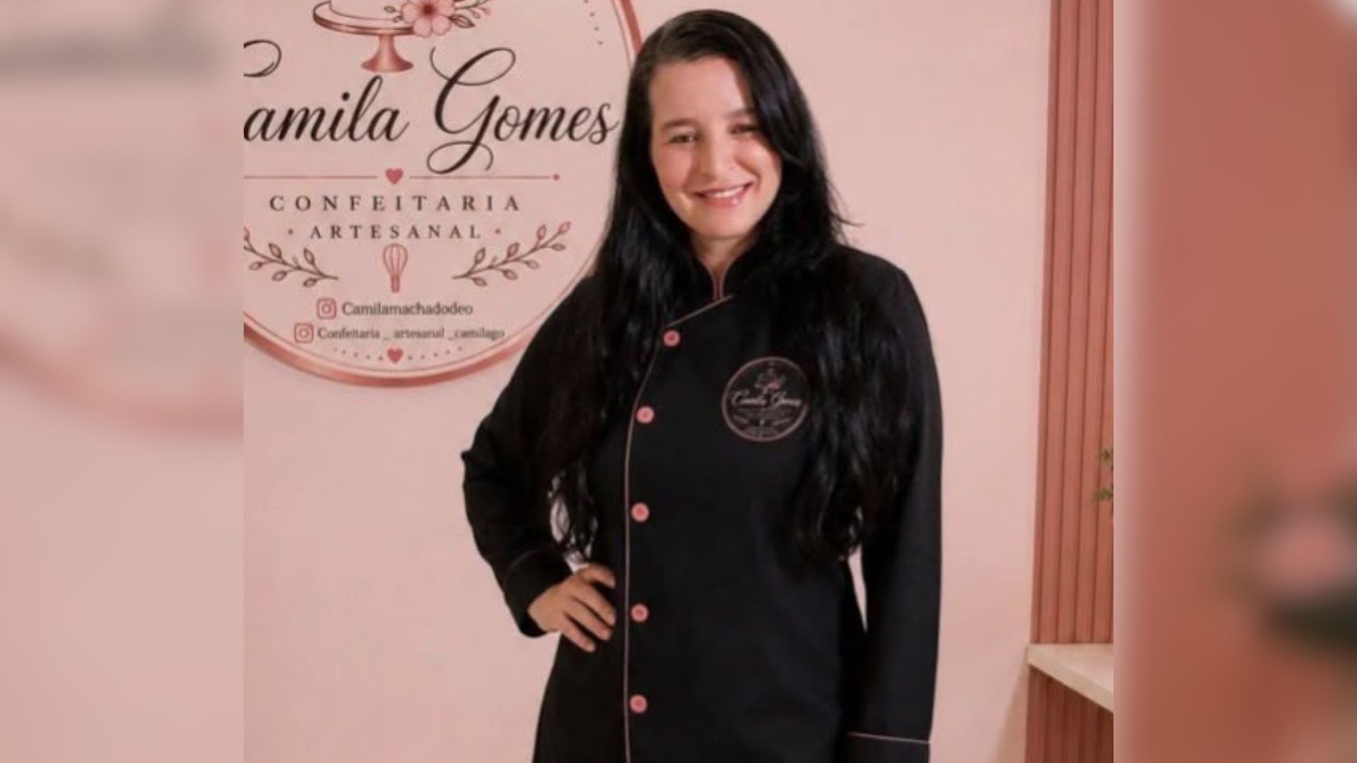 Vítima dirigia a motocicleta e foi socorrida pelo Samu, mas morreu no hospital; condutor do caminhão fugiu do local, sendo encontrado depois pela polícia