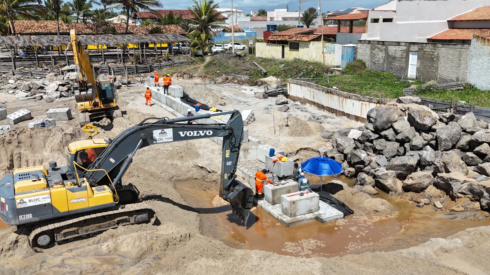 Obras são iniciadas para conter erosão em praia de Conceição da Barra