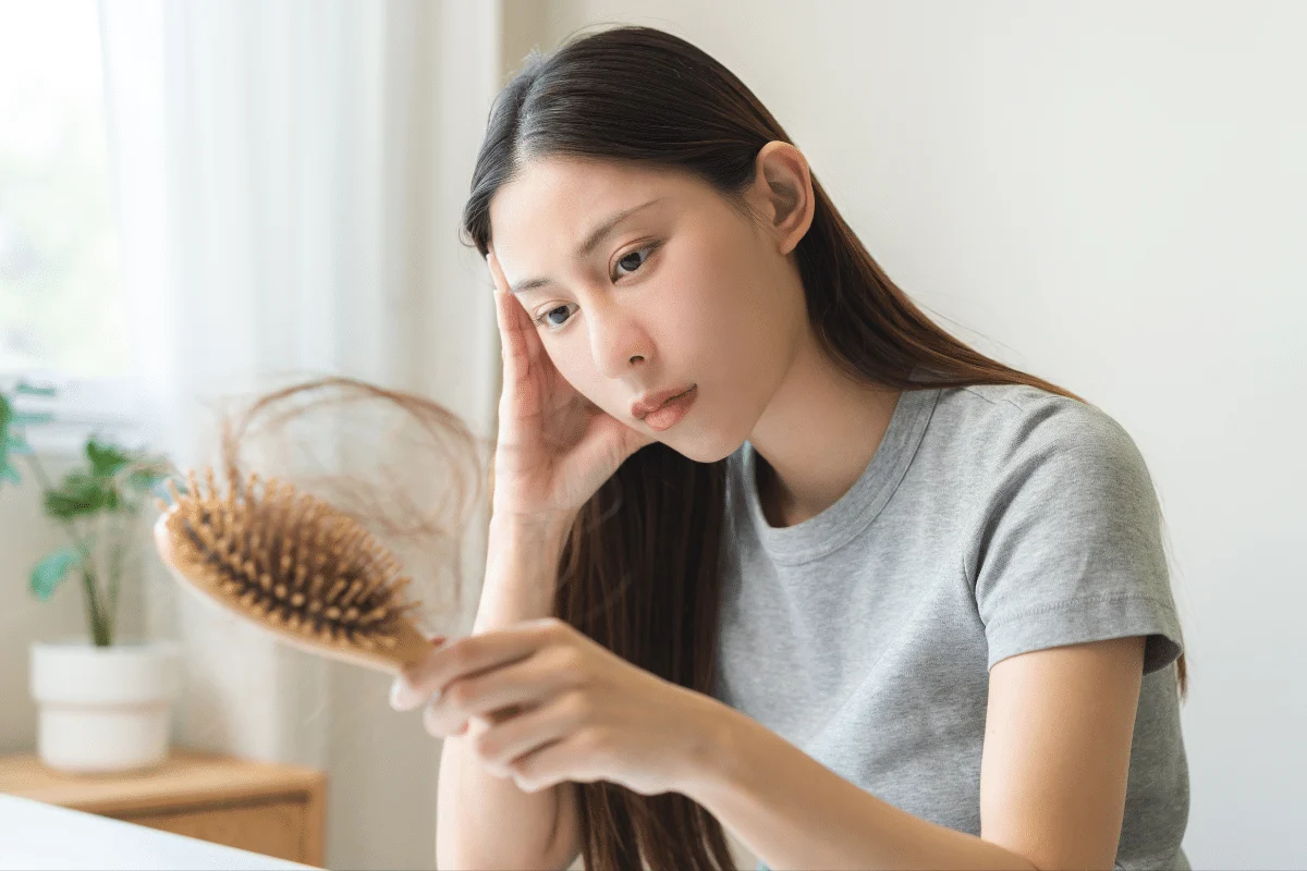 Mudanças persistentes no organismo podem ter diferentes causas e precisam ser avaliadas quando afetam o bem-estar e a rotina (Imagem: Kmpzzz | Shutterstock)