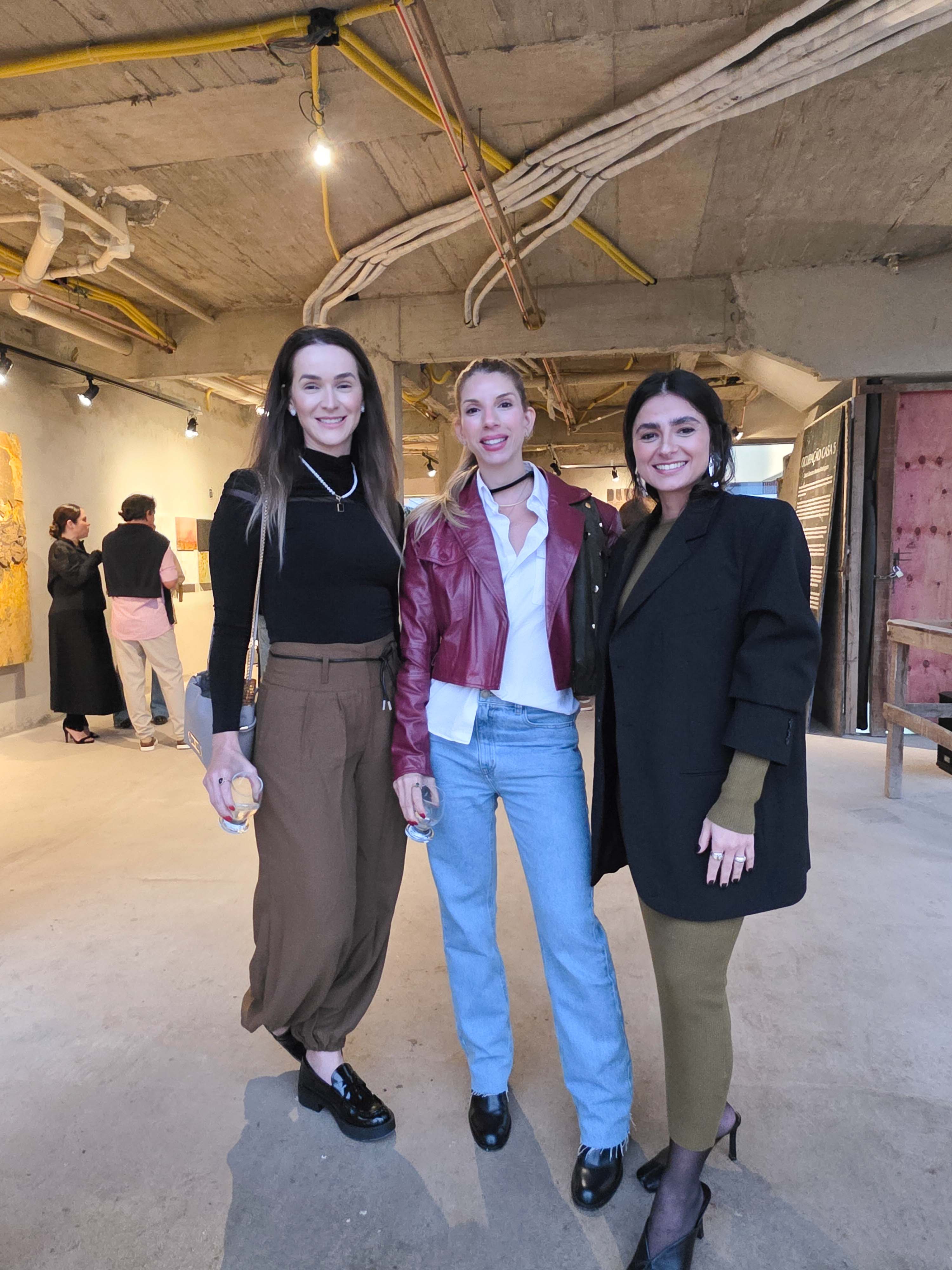 Thais Bresciane e Sarah Esteves, Carolina Rodrigues