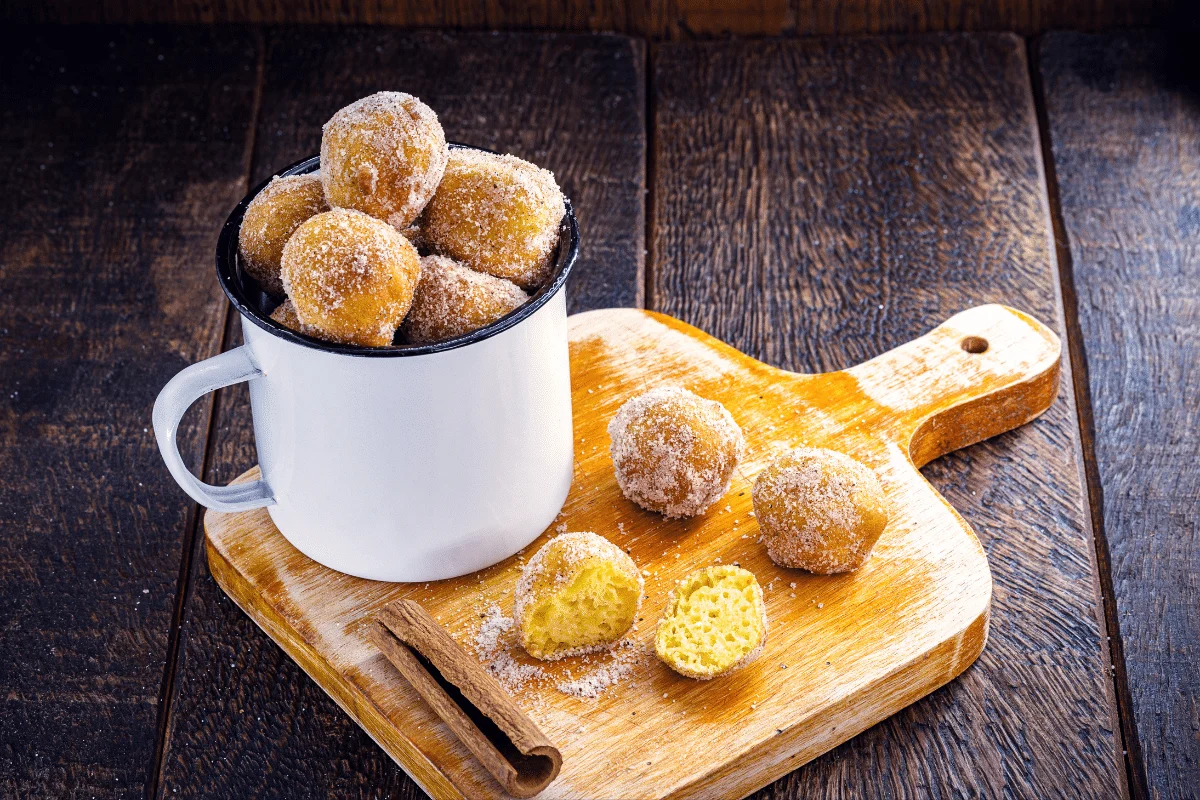 Bolinho de chuva: receita sequinha por fora e macia por dentro para o lanche 2 Bolinho de chuva
