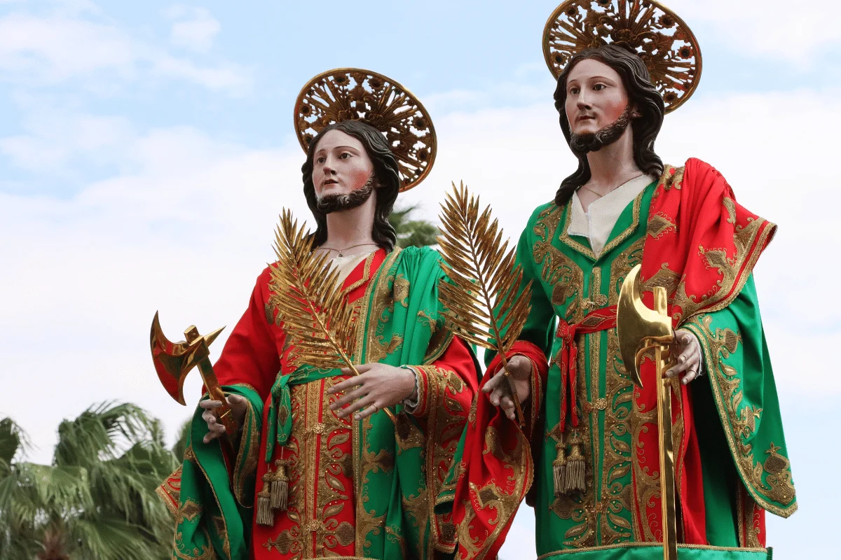 São Cosme e Damião são conhecidos por operarem milagres (Imagem: Massimo Todaro | Shutterstock)