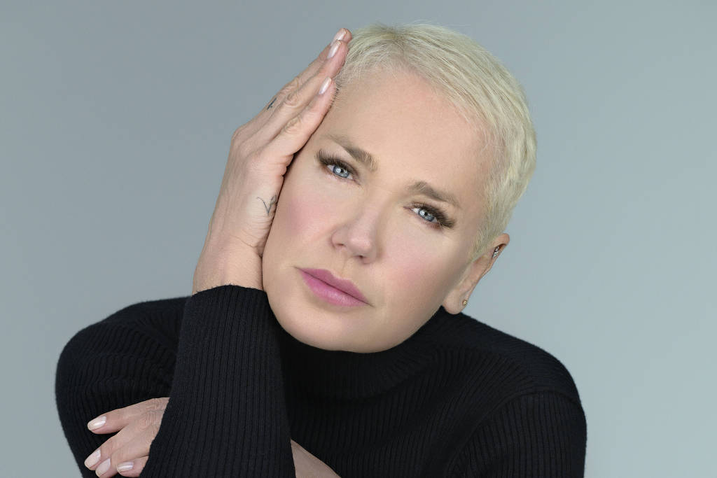 Xuxa lança a turnê 'O Último Voo da Nave', em que celebra suas várias fases na música