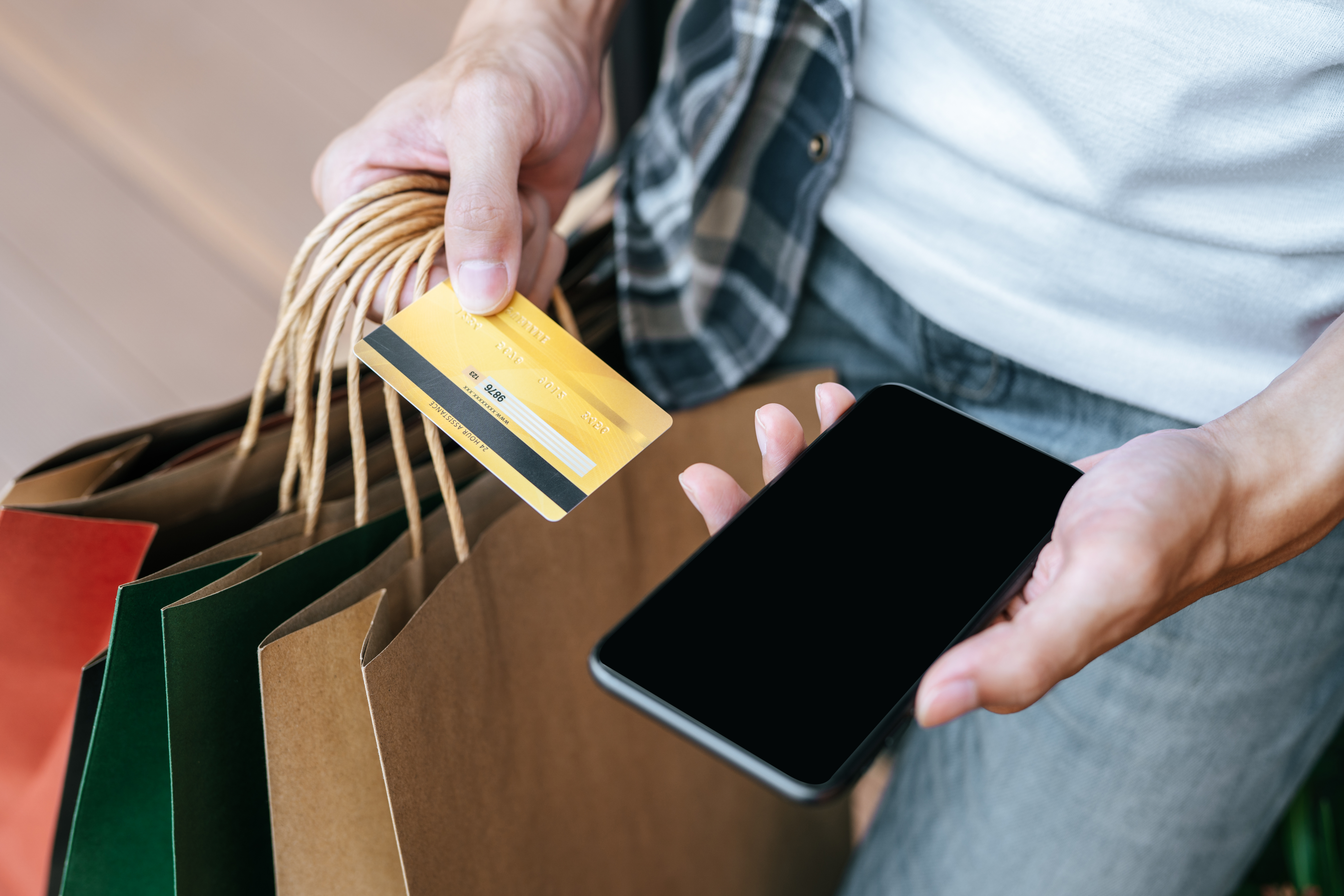 Pontos acumulados podem render descontos, passagens e economia, desde que sejam usados com planejamento