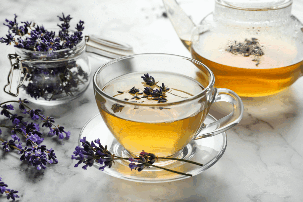 Chá de lavanda com capim-santo (Imagem: New Africa | Shutterstock)