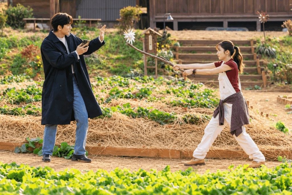 Em “Amor Doce Amor”, um designer sul-coreano recomeça a vida no Japão e se apaixona por uma agricultora (Imagem: Reprodução digital | Hulu e Disney+)