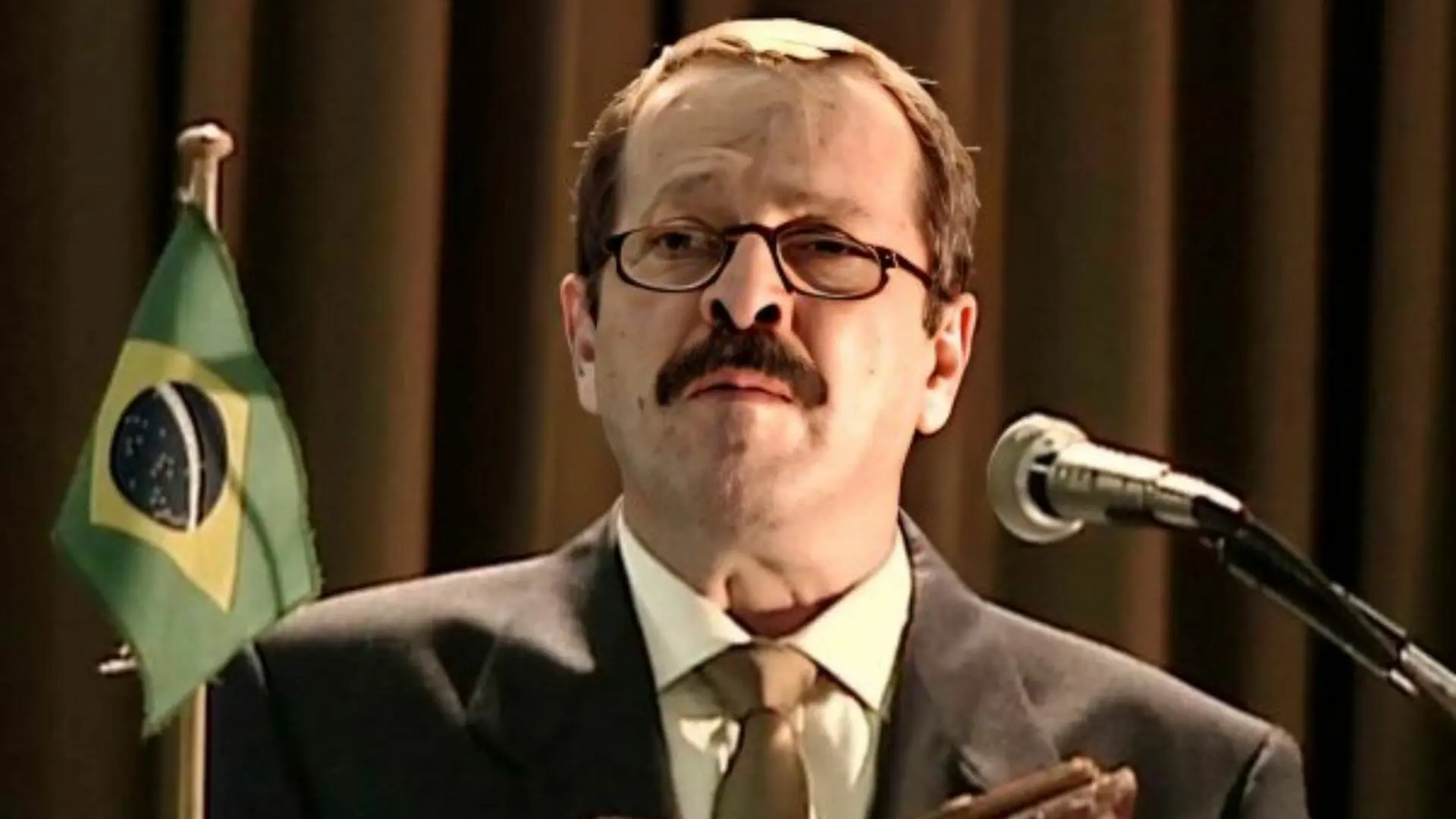 O senador Roberto Caxias, interpretado por Carlos Vereza em “O Rei do Gado”