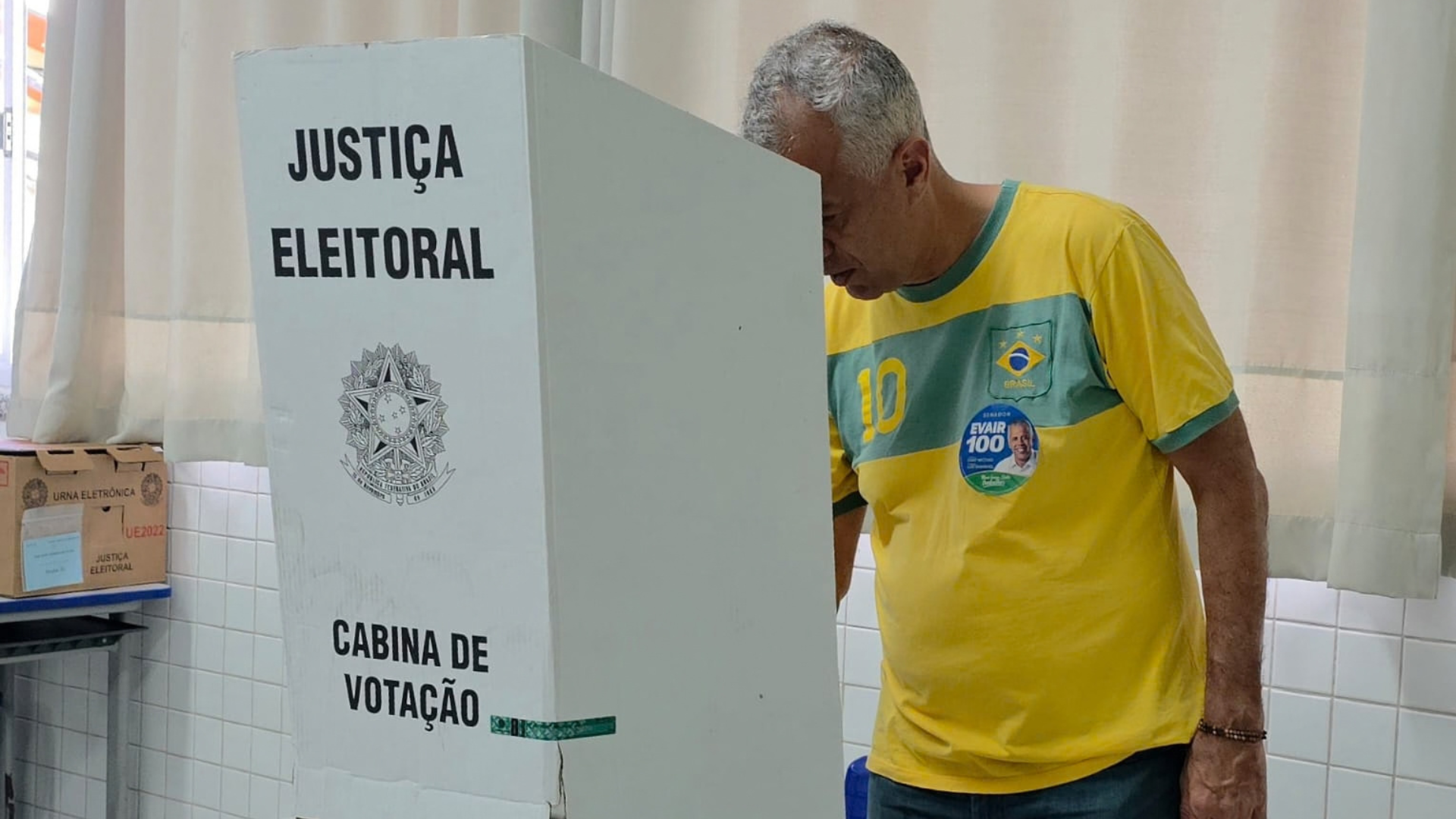 Evair de Melo votou pela manhã em Venda Nova do Imigrante