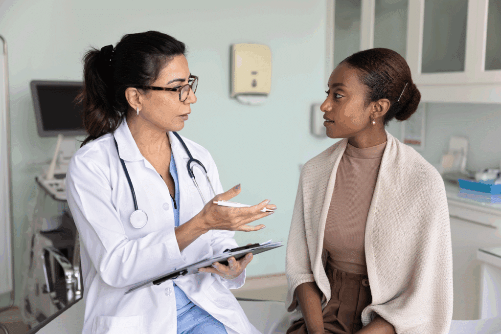 Uma boa gestão também ajuda a melhorar a relação entre médico e paciente (Imagem: fizkes | Shutterstock)