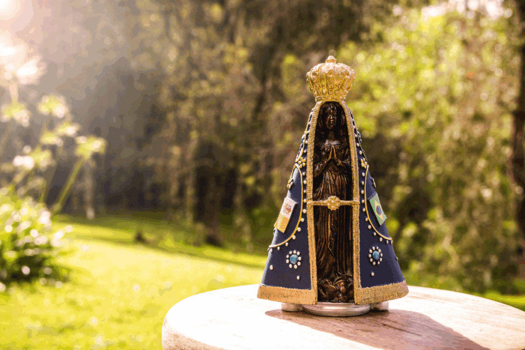 Nossa Senhora Aparecida é associada a relatos de diversos milagres pelo Brasil (Imagem: RHJPhtotos | Shutterstock)
