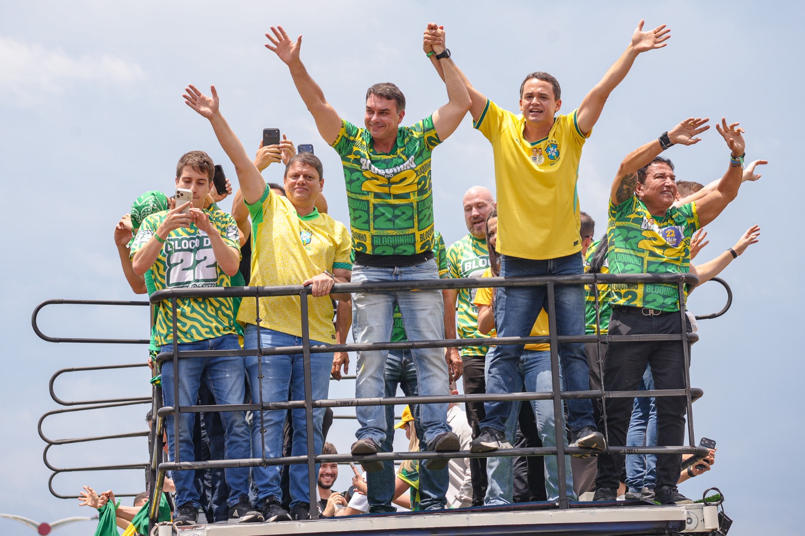Ato de campanha de Flávio Bolsonaro na Praia de Camburi