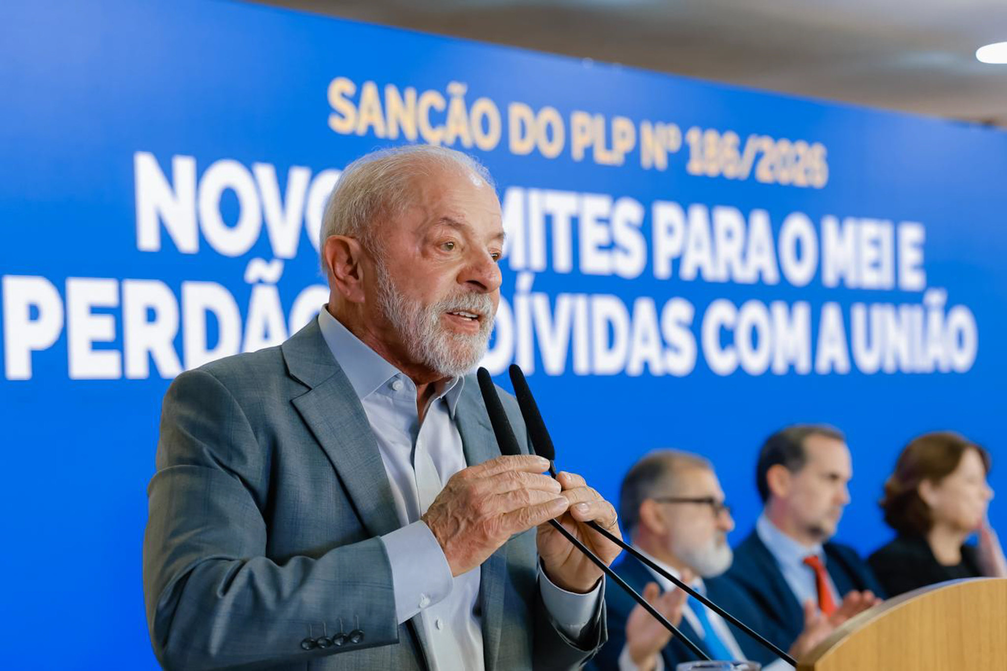 Presidente da República, Luiz Inácio Lula da Silva, durante Sanção do PLP nº 186/2026 (limites do MEI e remissão de créditos da União) e envio de PEC sobre tarifa zero no transporte coletivo aos fins de semana e feriados