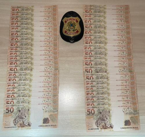 Notas falsas de R$ 50,00 apreendidas pela Polícia Federal em Campo Mourão.