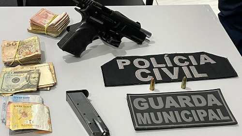 arma e dinheiro apreendidos pela guarda municipal