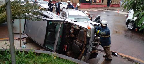 Motoristas sofreram ferimentos leves em acidente na Região Central