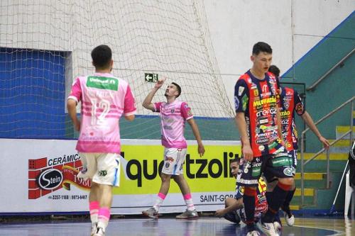 O Marechal goleou o Cascavel Futsal por 7 a 1
