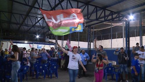 Cascavelenses comemoram vitória de Lula no segundo turno