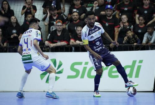 O Pato Futsal passou pelo Umuarama e agora encara o Chopinzinho