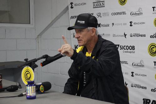 Luis Carlos Cruz somou o primeiro pontinho no comando do Cascavel