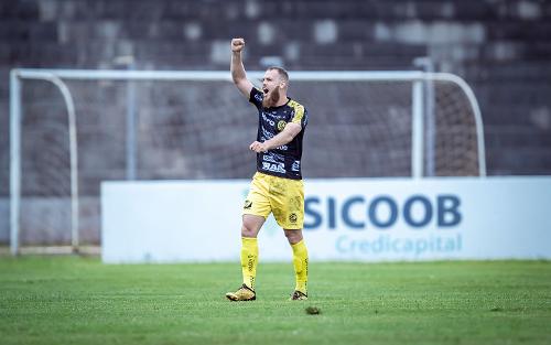 Lucas Coelho fez dois e chegou a quatro no Estadual
