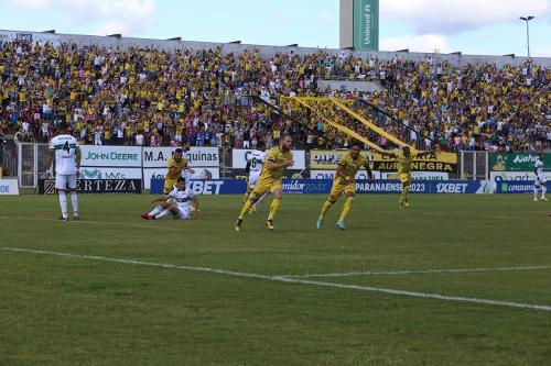 Lucas Coelho marcou dois gols na vitória por 3 a 1