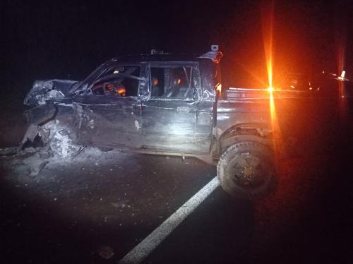 Caminhonete completamente destruída após acidente