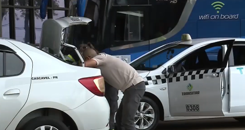 Táxis sendo vistoriados