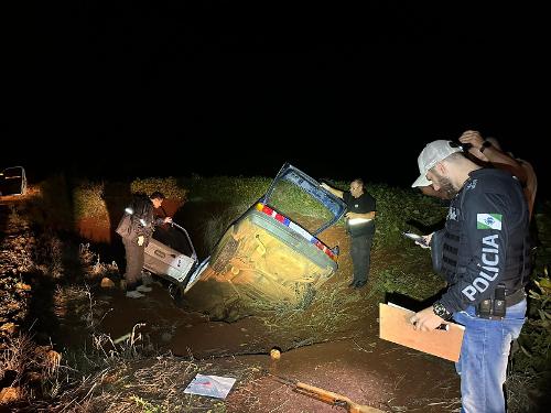 Carro é encontrado em valeta em estrada rural de Laranjeiras do Sul