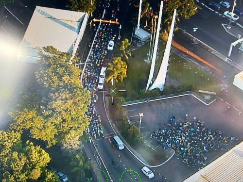 Motocicletas sendo abordadas durante a Operação