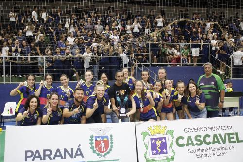O Wilson Joffre foi campeão no vôlei feminino categoria entre 12 e 14 anos