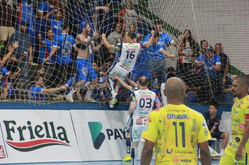 Thales marcou o gol da vitória do Cascavel Futsal sobre o São Miguel
