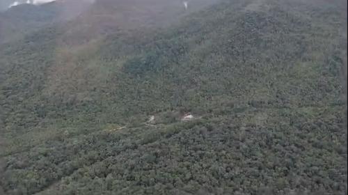 Buscas estão sendo feitas em meio a Serra do Mar pelo Corpo de Bombeiros