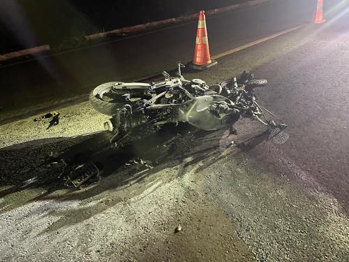 Colisão entre motocicleta Honda CBX e Golf na PR-874, em Santa Terezinha de Itaipu