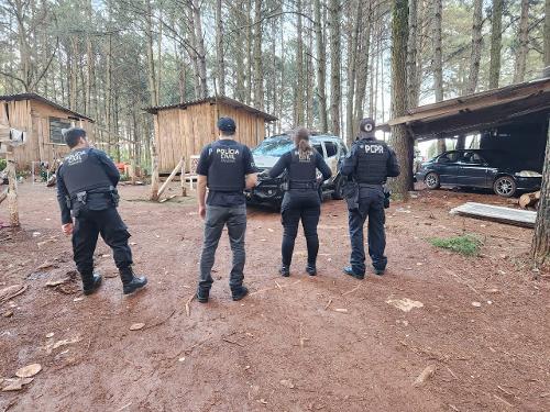 Polícia Civil e Polícia Militar em ação durante a Operação Habite-se em Francisco Beltrão