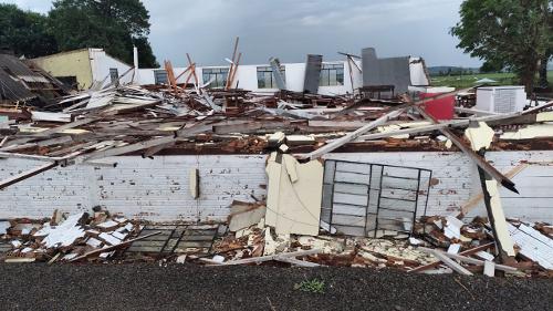 Locais foram destruídos com a força do vento