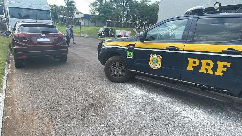Carro foi apreendido pela PRF nesta quinta-feira