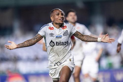 Otero marcou mais um golaço de falta