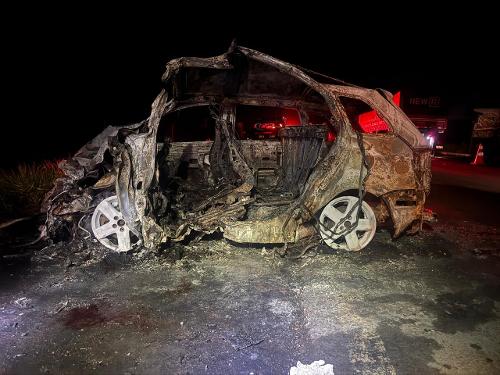 Carro ficou completamente destruído no acidente