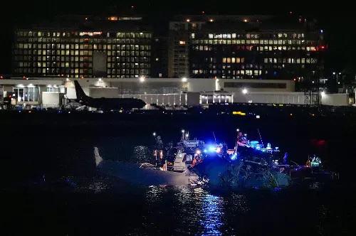 Avião caiu no rio Potomac após a batida
