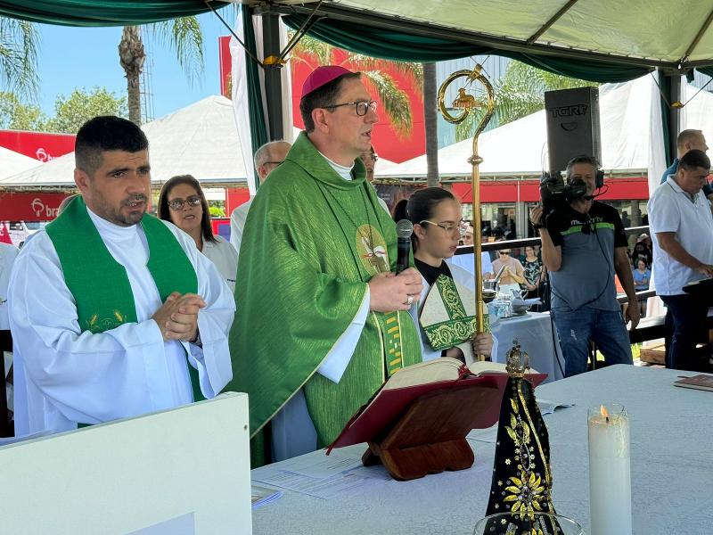 Dom Adelar Baruffi, Arcebispo emértito de Cascavel, conduziu a missa de abertura