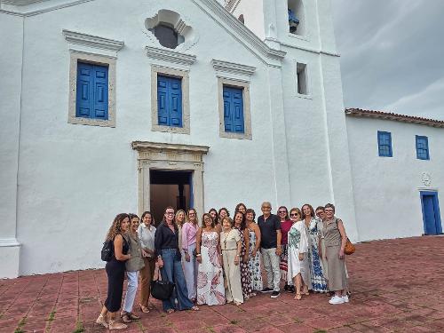 Augusto recebe amigas na Igreja de Reis Magos