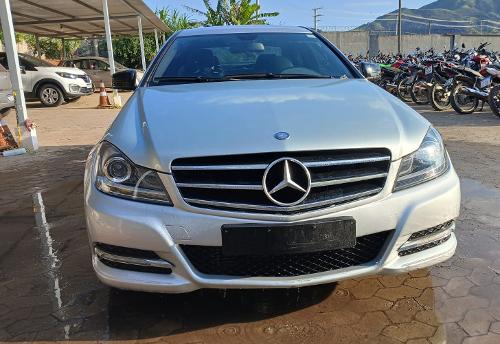 Mercedes-Benz C 180 CGI Coupé 2012 que está sendo oferecido no leilão com valor inicial de R$ 18.355,00