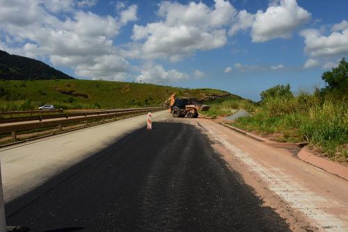 Contorno do Mestre Álvaro passa por obras de reparo nas lajes de concreto