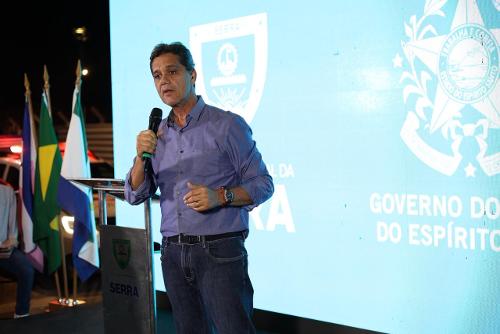 Ricardo Ferraço durante discurso em Vila Nova de Colares, Serra