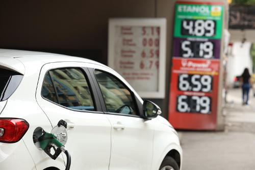 Preço dos combustíveis em posto no Rio de Janeiro; gasolina; abastecimento